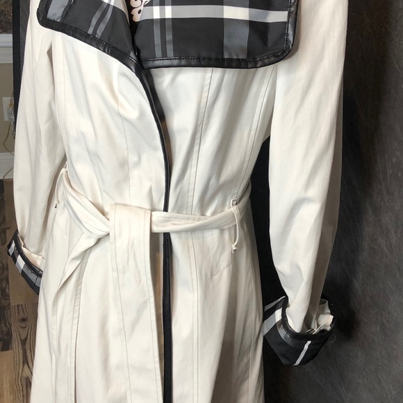 Johnston and Murphy Trench Coat - Picture 2 of 8